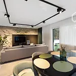 Day Young Life 140qm Carport, Terrasse Lounge, Grill Apartman *
